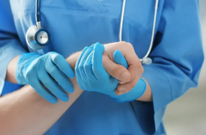 Guide to Wearing Nitrile Gloves: A Comprehensive Overview